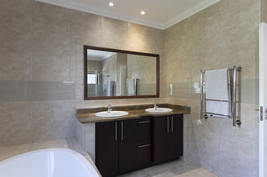 To Let 4 Bedroom Property for Rent in Heldervue Western Cape